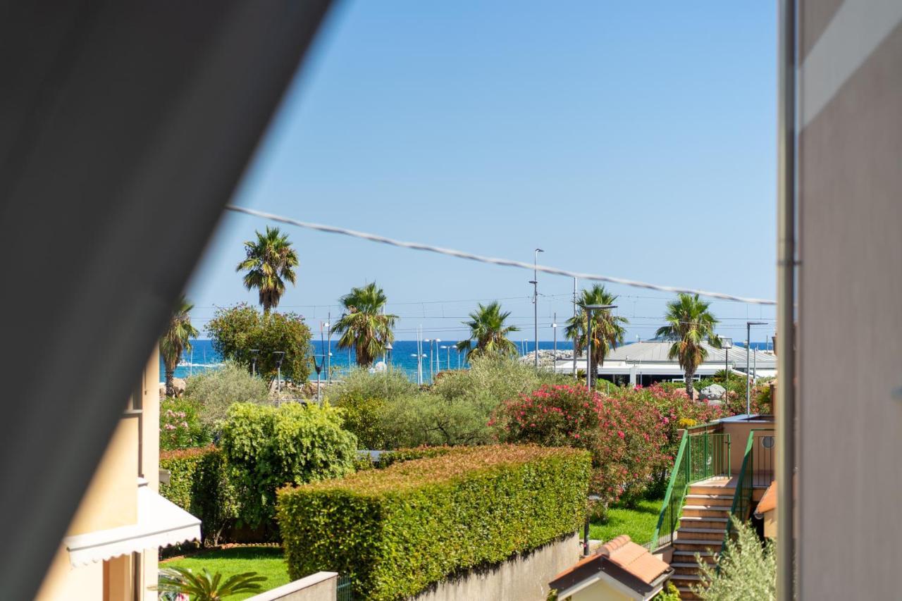New Loano Elegante ☆☆☆☆☆ A 150 Mt Dal Mare Apartment Luaran gambar